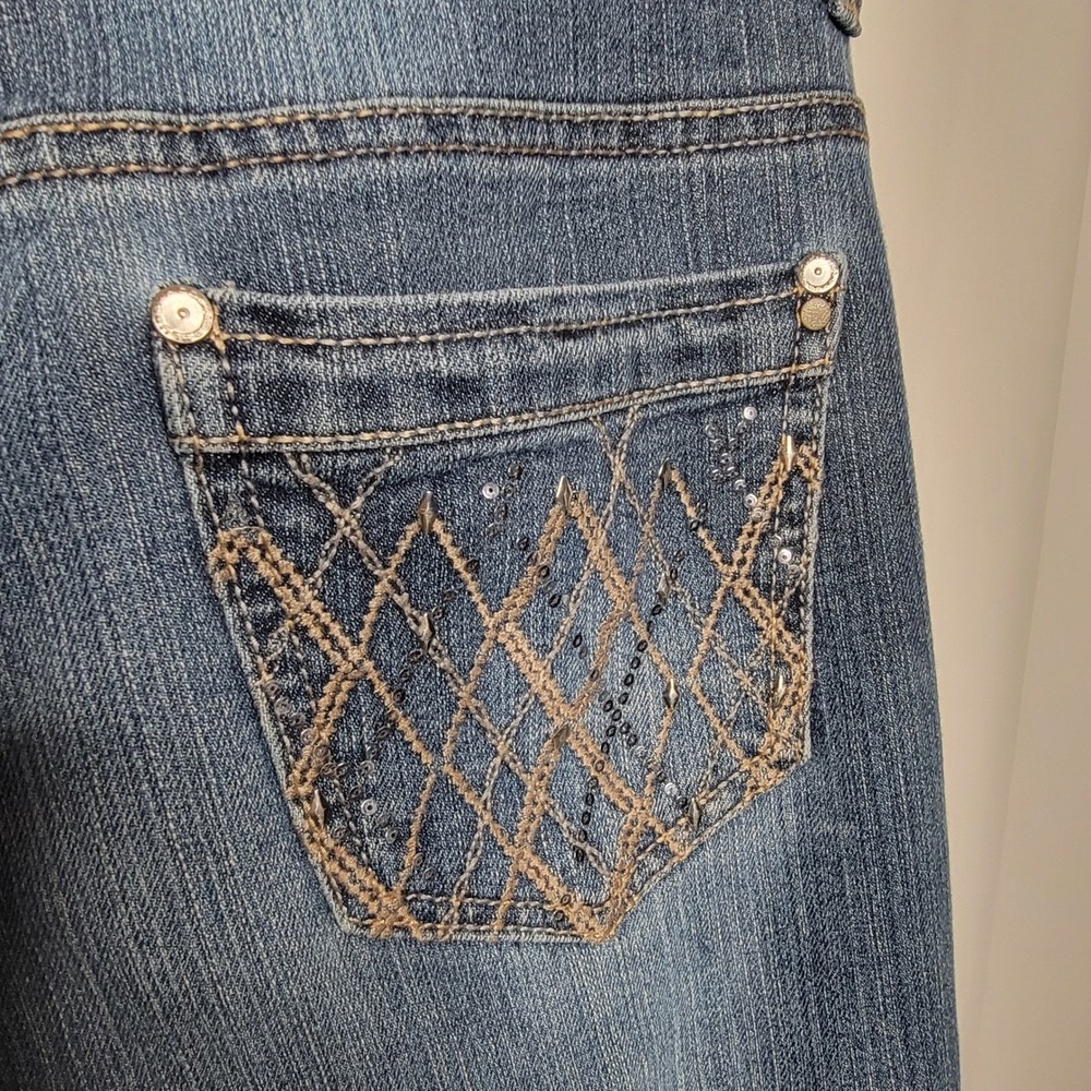 Bandolino Classic Blue Denim Jeans With Embelished Back Pockets - Picture 9 of 14